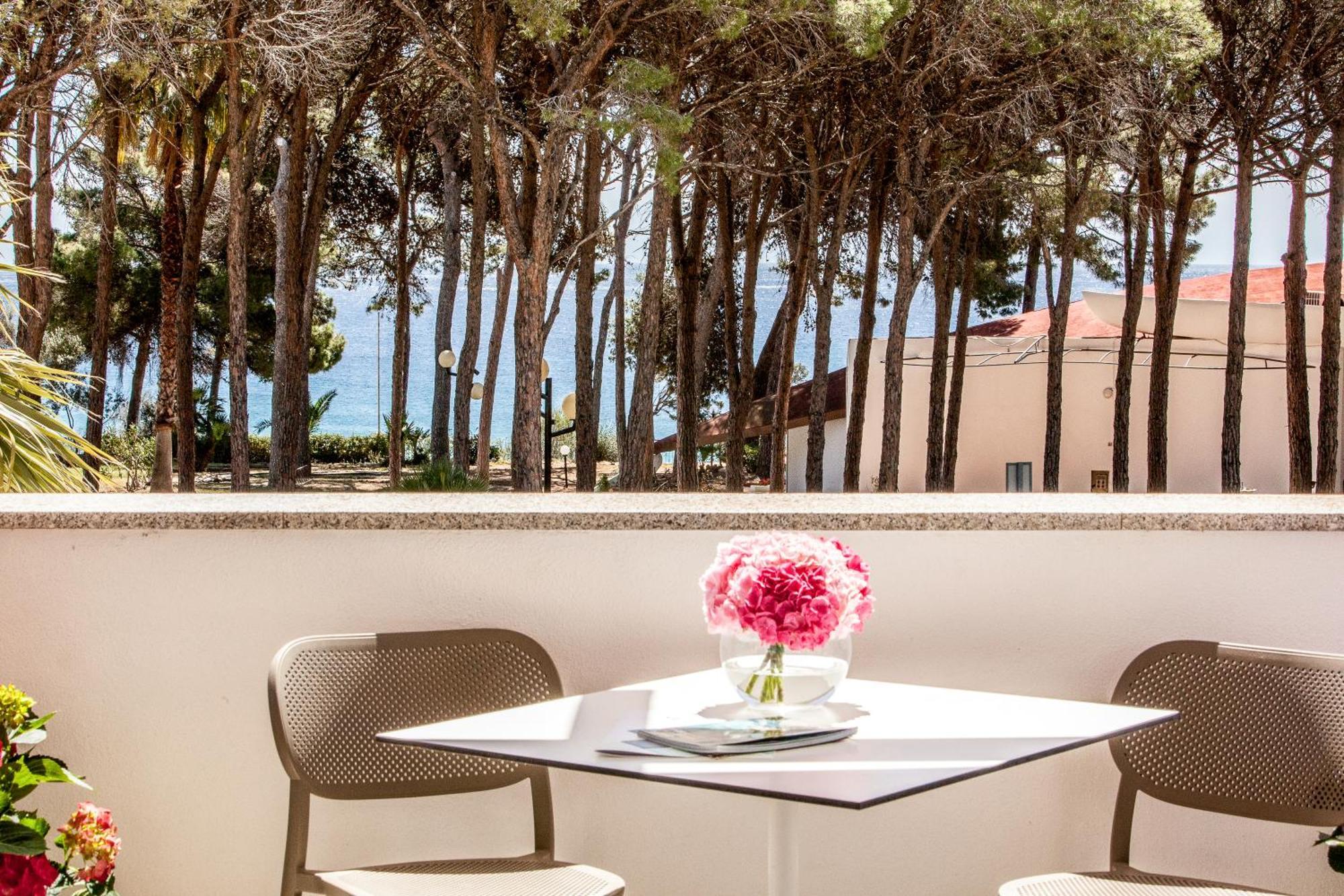 Hotel New Barcavela Santa Margherita di Pula Exterior foto
